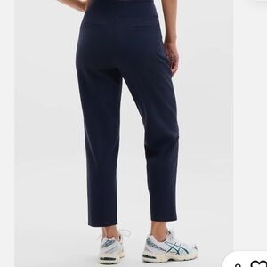 Athleta Women's Navy Blue Cropped Pants - Like New